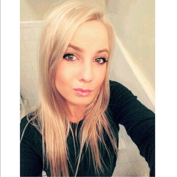 Profile Picture of Danielle Weaver (@danielle82015) on Poshmark