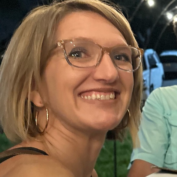 Profile Picture of Heather Mcfarland (@heatherbmack) on Poshmark