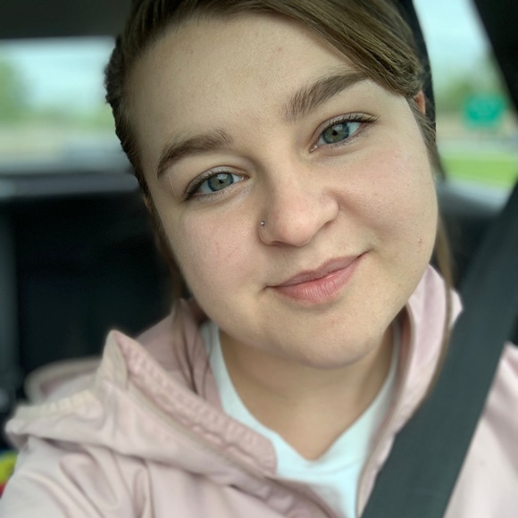Profile Picture of Danielle Legrand (@dolegr01) on Poshmark