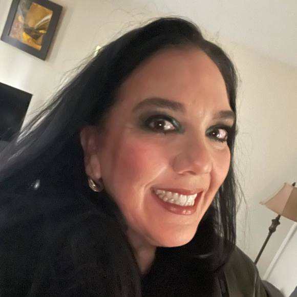 Profile Picture of Roxy Rox (@esphoria1) on Poshmark