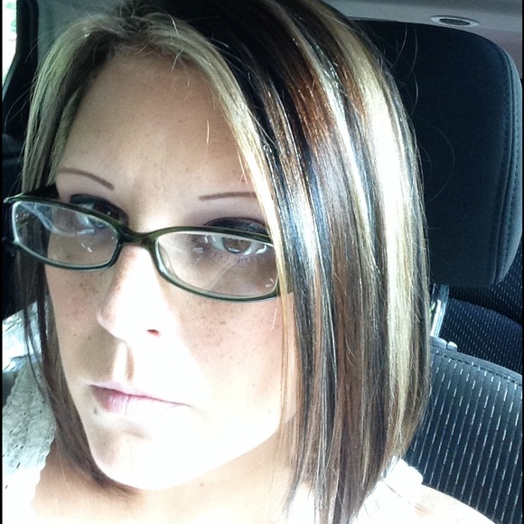 Profile Picture of Nicole Clarken (@nlclarken) on Poshmark