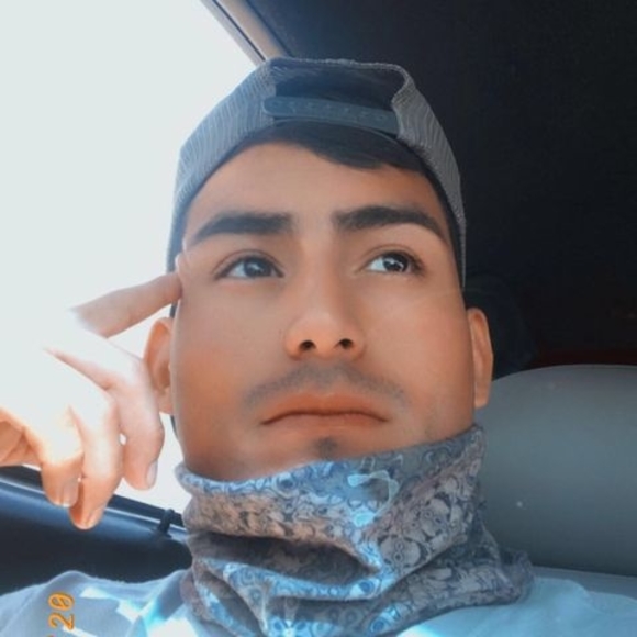 Profile Picture of Ari Ramos (@ariramos710) on Poshmark