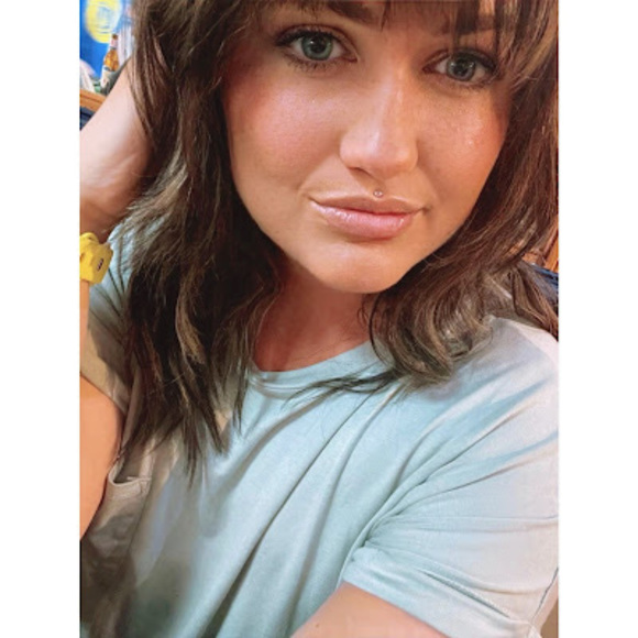 Profile Picture of Jessica Tomaszewski (@jesshamilski) on Poshmark