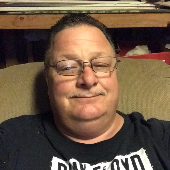 Profile Picture of Kent Simon (@kentjsimon) on Poshmark