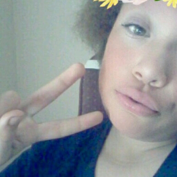 Profile Picture of Elizabeth Hulseman (@elizabeth5378) on Poshmark