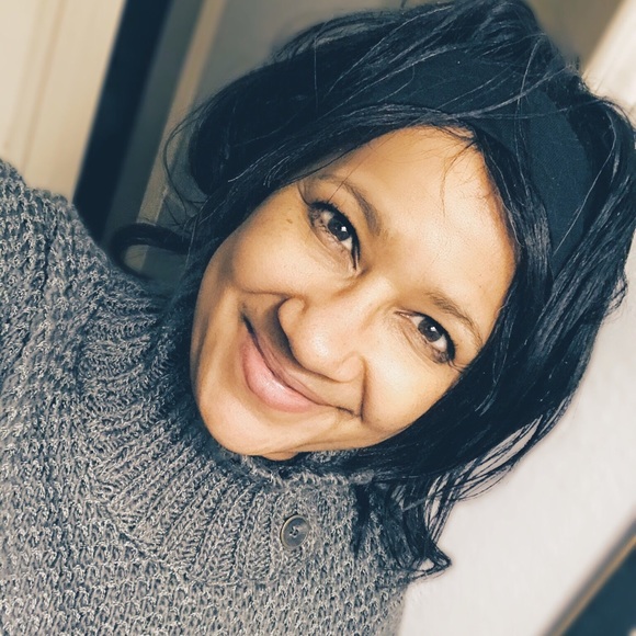 Profile Picture of Mia Koehne (@miakoehne) on Poshmark