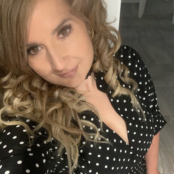 Isabelle Bourgoin - Poshmark Profile Picture of Isabelle Bourgoin (@fairytopia_25) on Poshmark