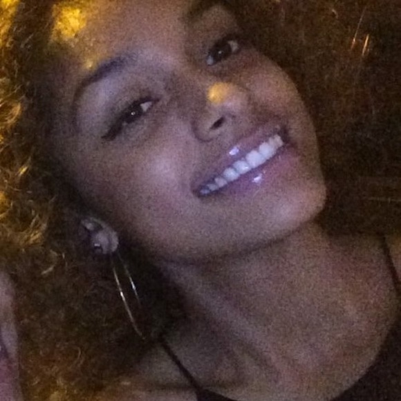 Profile Picture of Alexus Starr (@alexustarr) on Poshmark