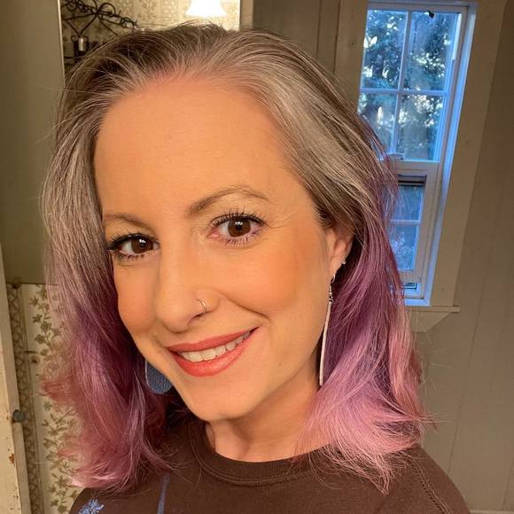 Profile Picture of Alisa Roberts (@mom2mjna) on Poshmark