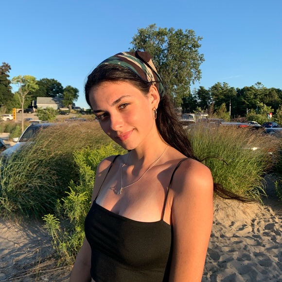 Profile Picture of Ana Samardzic (@anasamardzic) on Poshmark