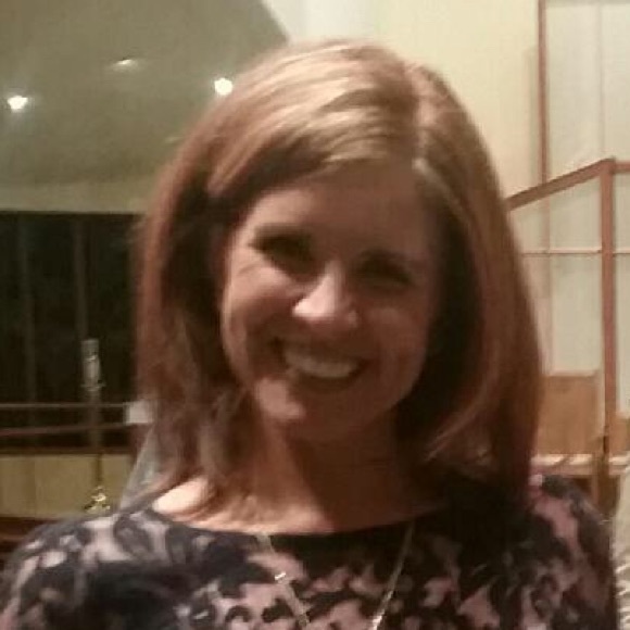 Profile Picture of Karen Urschler (@kurschler) on Poshmark