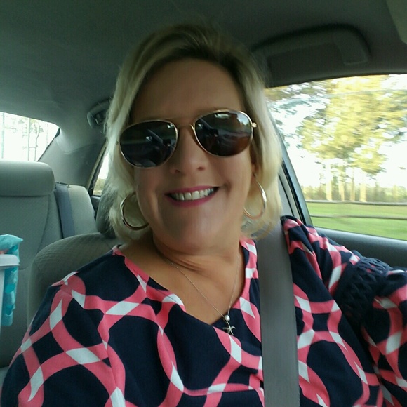 Profile Picture of Kim Guy (@kim_guy) on Poshmark