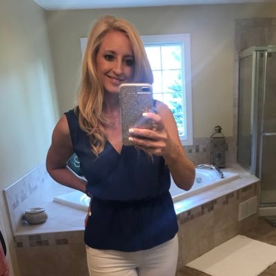 Profile Picture of Michelle Burke (@MichMolBurkeEsq) on Twitter