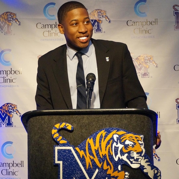 Profile Picture of Chris Eddings (@chriseddings) on Poshmark