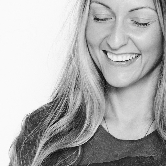 Profile Picture of Rachael Vandalen (@modernbasics) on Poshmark