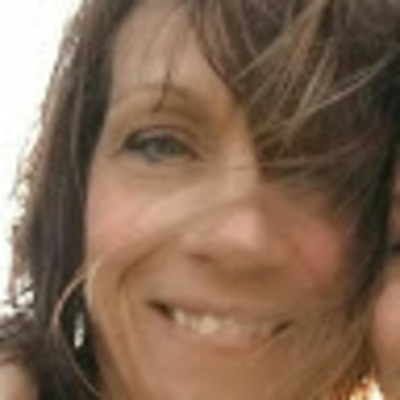 Profile Picture of Michele Schneider (@melowe1030) on Poshmark