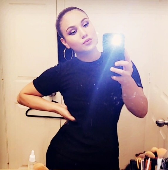 Profile Picture of Macias Rosario (@rosariomacias) on Poshmark