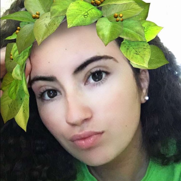 Profile Picture of Lorelei Villandre (@loreleivill) on Poshmark