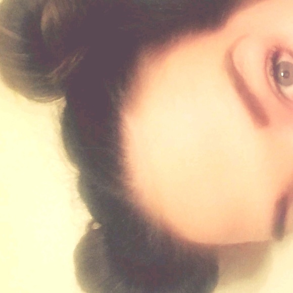 Profile Picture of Amber Andino (@amberandino) on Poshmark