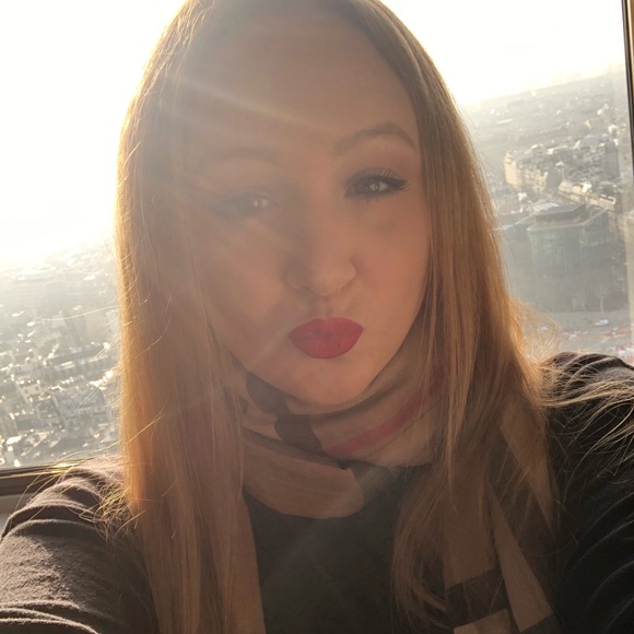 Profile Picture of Kerianne Pouncey (@keriannep) on Poshmark