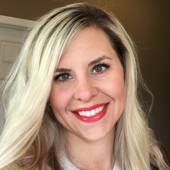 Profile Picture of Angela Shadel (@angelashadel) on Poshmark