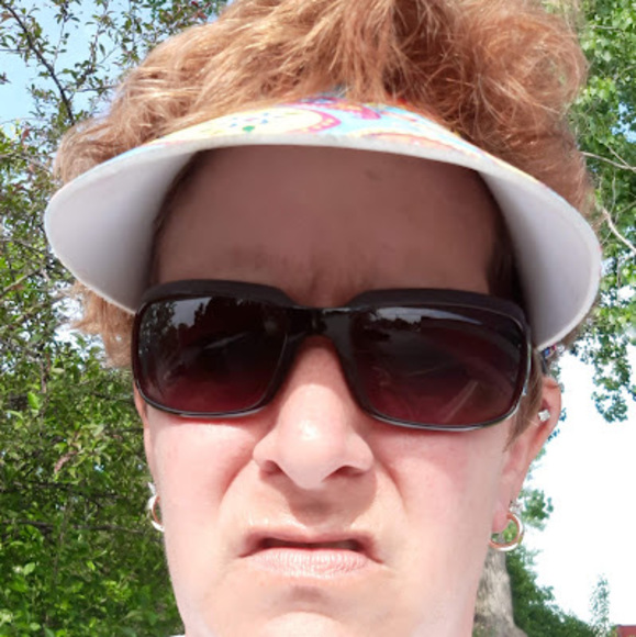 Profile Picture of Christine Balfour (@christinebalfou) on Poshmark