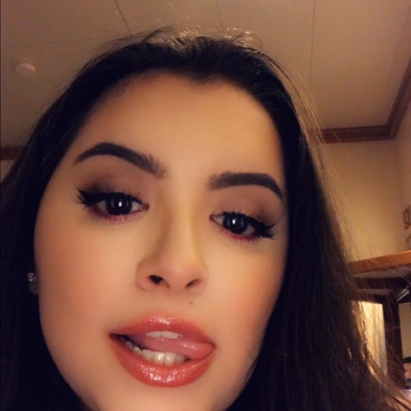 Profile Picture of Brandy Lara (@brandy_0120) on Poshmark