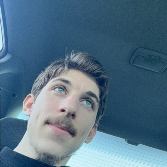 Profile Picture of Presley Rowton (@pudaresells_) on Poshmark