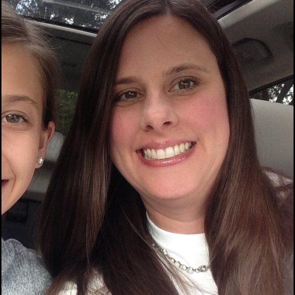 Profile Picture of Robin Ritchey (@ritchey22) on Poshmark