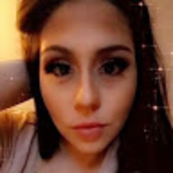 Profile Picture of Courtney Swift (@swiftcourtney4) on Poshmark