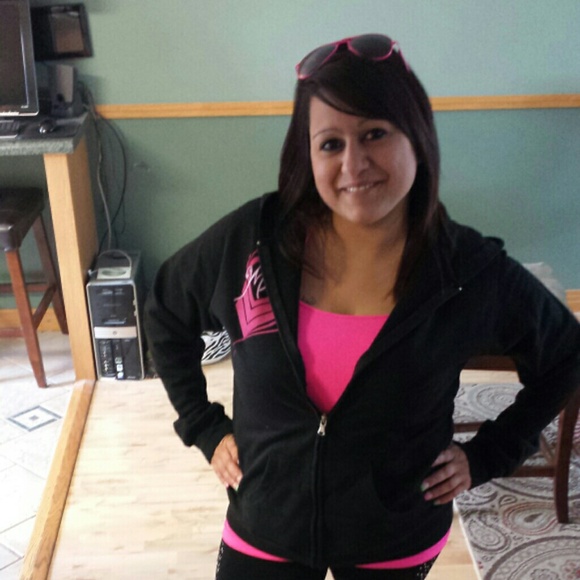 Profile Picture of Candy Cunnington (@pinklady1328) on Poshmark