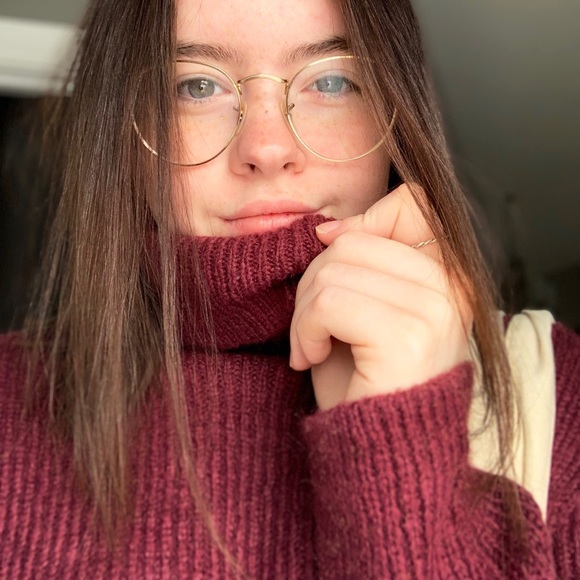 Profile Picture of Kiersten Olson (@kiersten827) on Poshmark