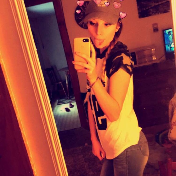 Profile Picture of Shay Ruddle (@shaykek) on Poshmark
