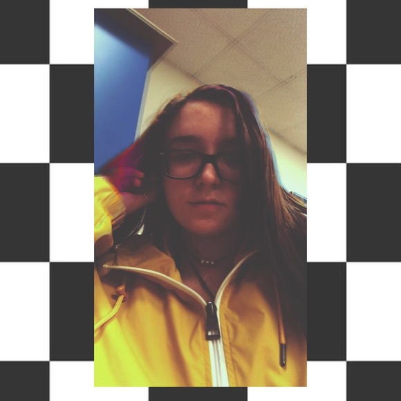 Profile Picture of Jordyn White (@jordynwhite347) on Poshmark