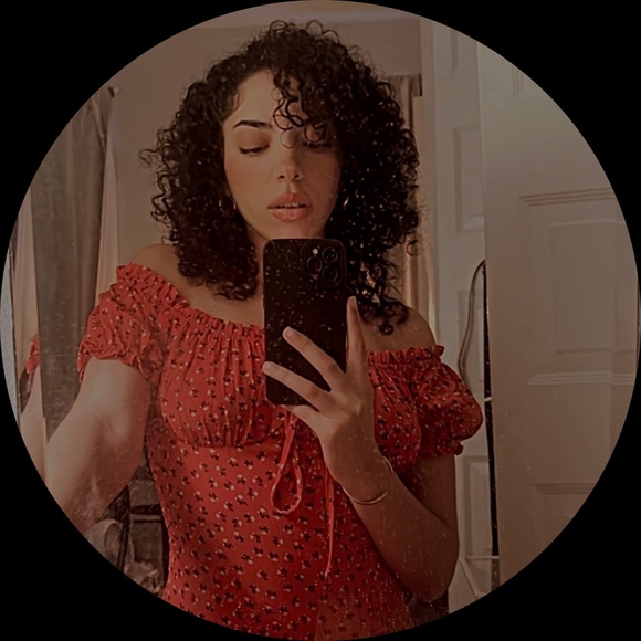 Profile Picture of Leena Ikhlef (@leenaleena843) on Poshmark