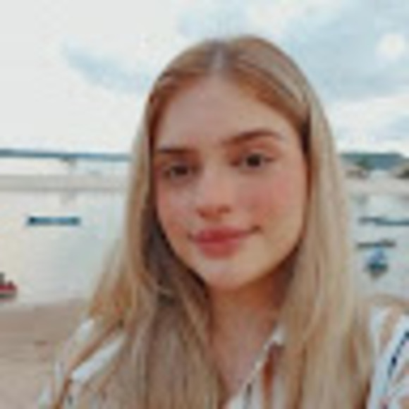 Profile Picture of Júlia Antonaccio (@juliaantonaccio) on Poshmark