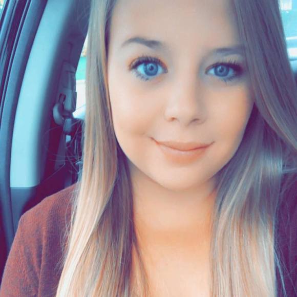 Profile Picture of Jeana Jankovec (@jeanajankovec) on Poshmark