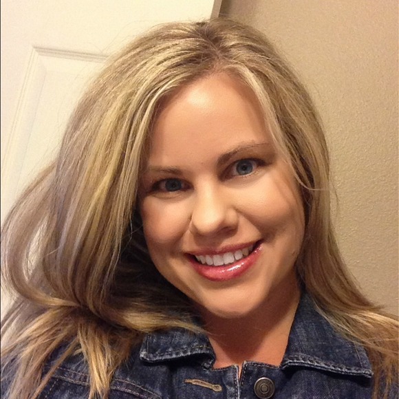 Profile Picture of Crystal Kidd (@cgkidd) on Poshmark