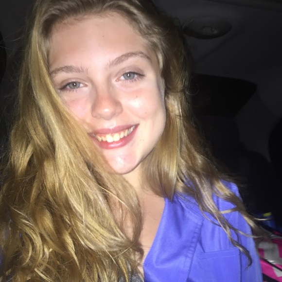 Profile Picture of Jenna Baumgarten (@mementom0ri) on Poshmark