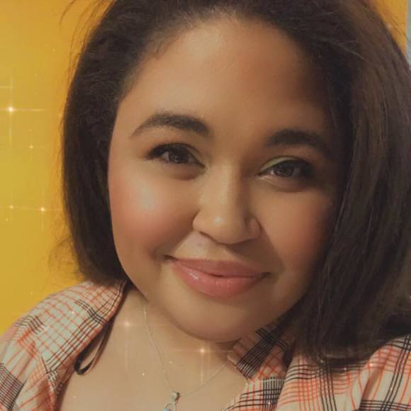 Profile Picture of Victoria Disla (@lisa_vweb) on Poshmark