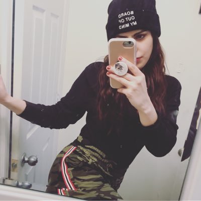 Profile Picture of Miranda Hale (@HiThereMiranda) on Twitter