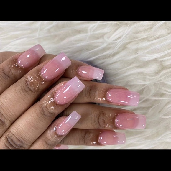 Profile Picture of Tia Gray (@tiaroxsi24) on Poshmark