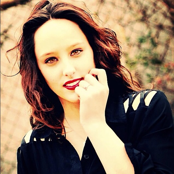 Profile Picture of Lina Kenneally (@lilimarieee) on Poshmark