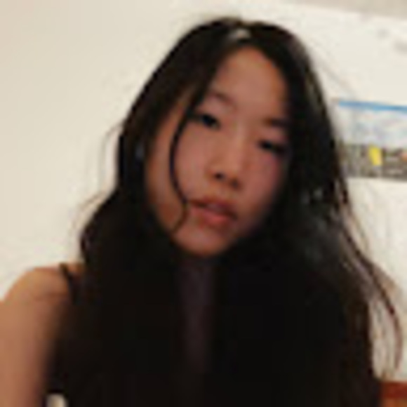 Profile Picture of Angel Zhang (@angelzhang627) on Poshmark