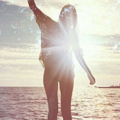 Profile Picture of Roslyn Hugheson Twitter