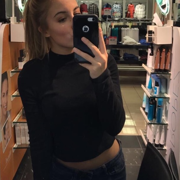 Profile Picture of Alexis Archer (@aarxher) on Poshmark