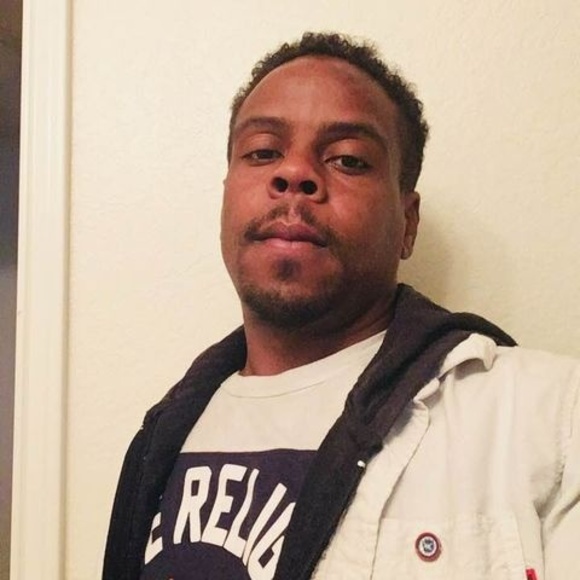 Profile Picture of Mario Brooks (@marioxct1) on Poshmark