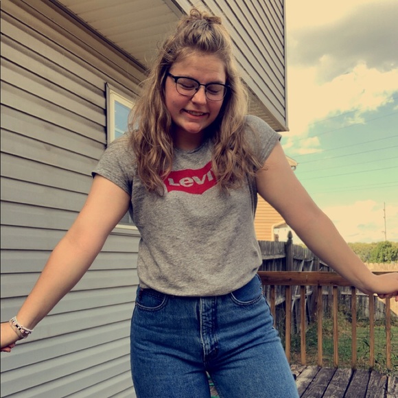 Profile Picture of Katie Burwick (@katieburwick) on Poshmark
