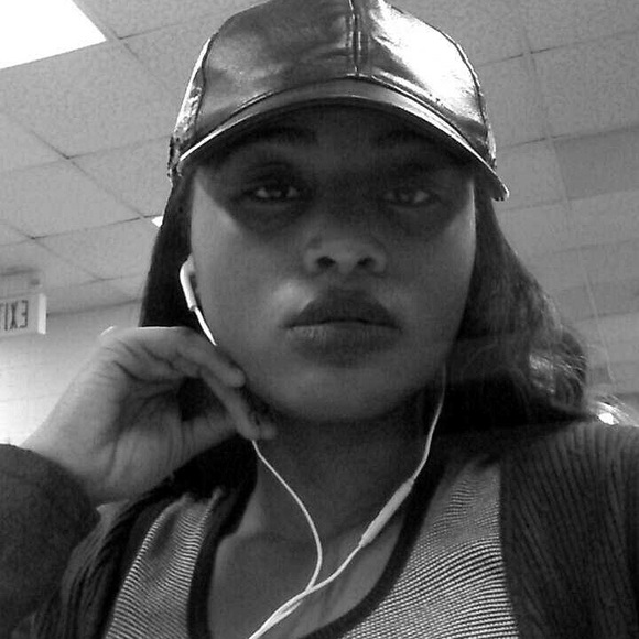 Profile Picture of Marie Marette (@marie_marette) on Poshmark