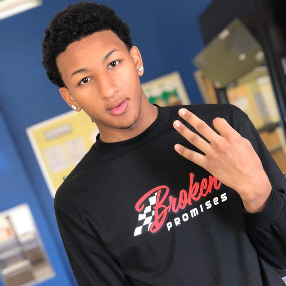 Profile Picture of Juan Severino (@juanseverino) on Poshmark